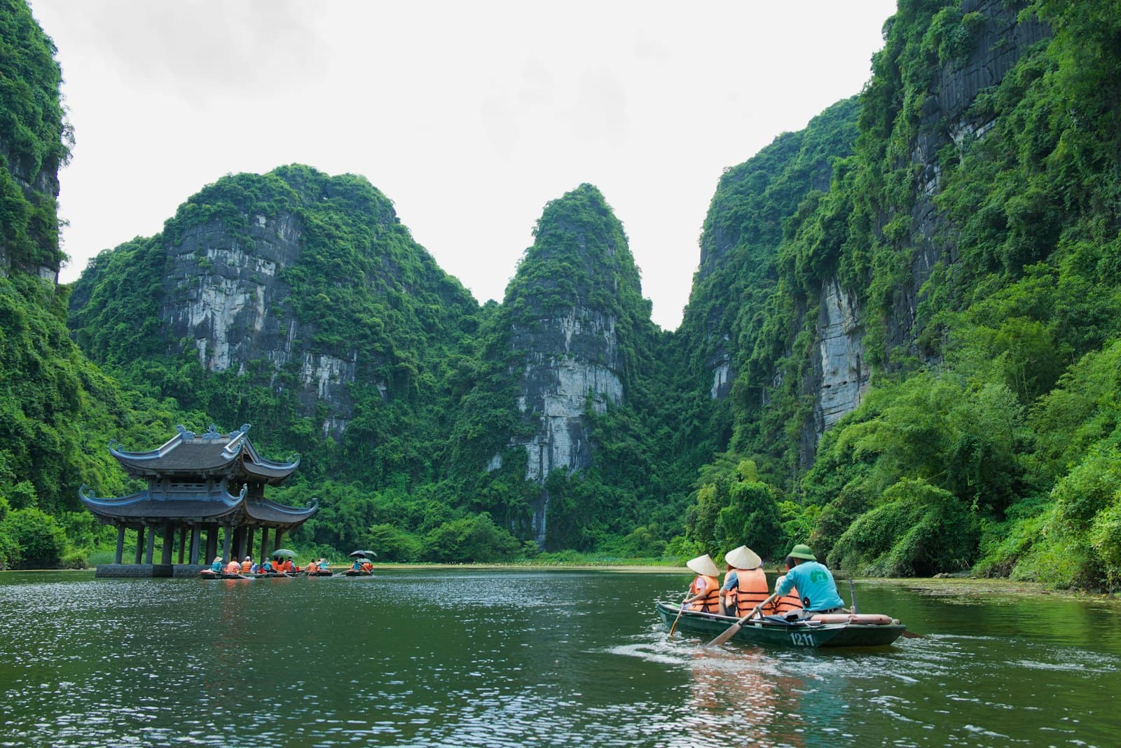 Ninh Bình trong ngày: Hoa Lư – Tràng An – Hang Múa